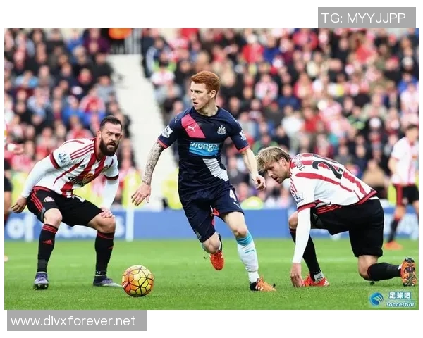 腿部受伤的足球明星如何克服困难重返赛场的励志故事