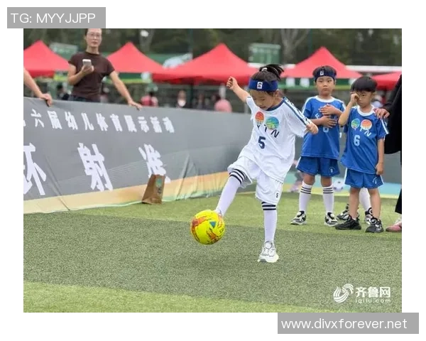 足球明星后代踢球精彩瞬间视频合集展现未来足球新星风采